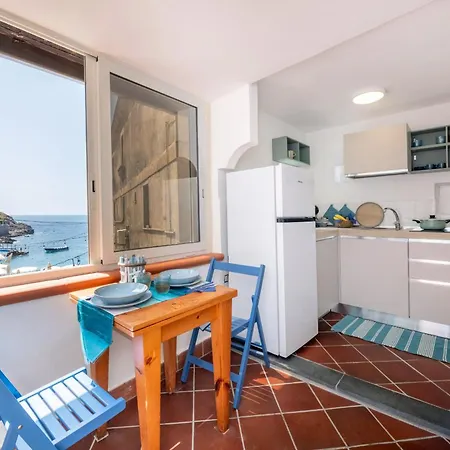 Cantone Di Mena, Apartamento