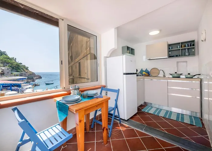 Cantone Di Mena, Apartamento